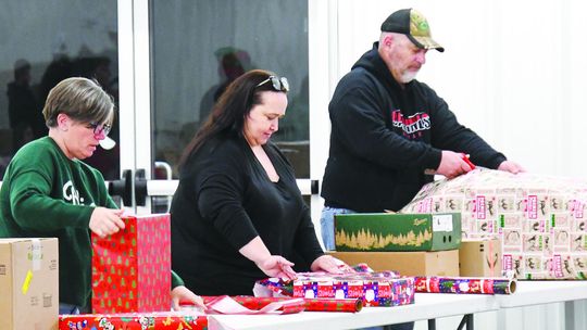 Clay County Giving Tree distributes cheer in time for Christmas