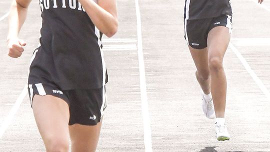 Kinney, 4x400-meter relay advance to state track meet