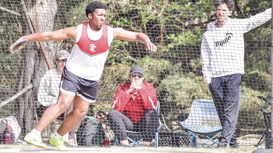 Lorena-Parks, Shaw qualify for state for the Sandy Creek boys in the discus