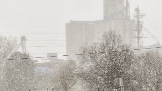Snow showers fall in much of Clay County Sunday