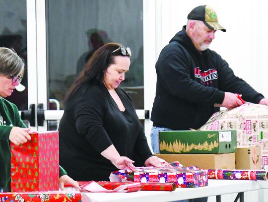 Clay County Giving Tree distributes cheer in time for Christmas
