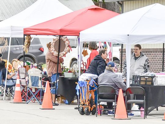 Fall craft show covers parts of Saunders Avenue in Sutton