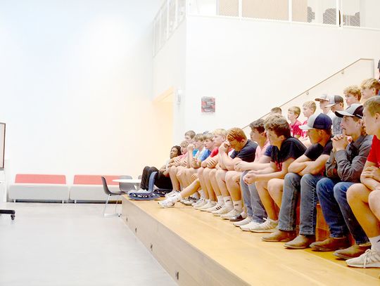 Former Husker coach Bill Busch motivates Sandy Creek football team