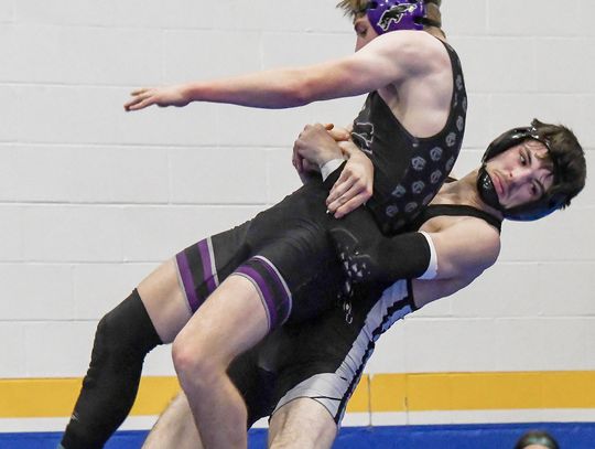 Scheidemann, Bergen lead Sutton wrestlers during 2026 SNC meet Saturday