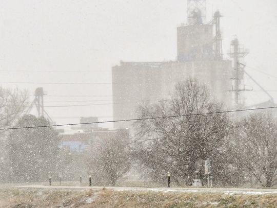 Snow showers fall in much of Clay County Sunday