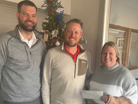 Waypoint Bank directors donate $1,000 to Clay County nonprofits