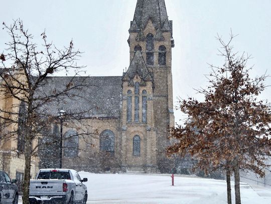 Winter weather sweeps across midwest