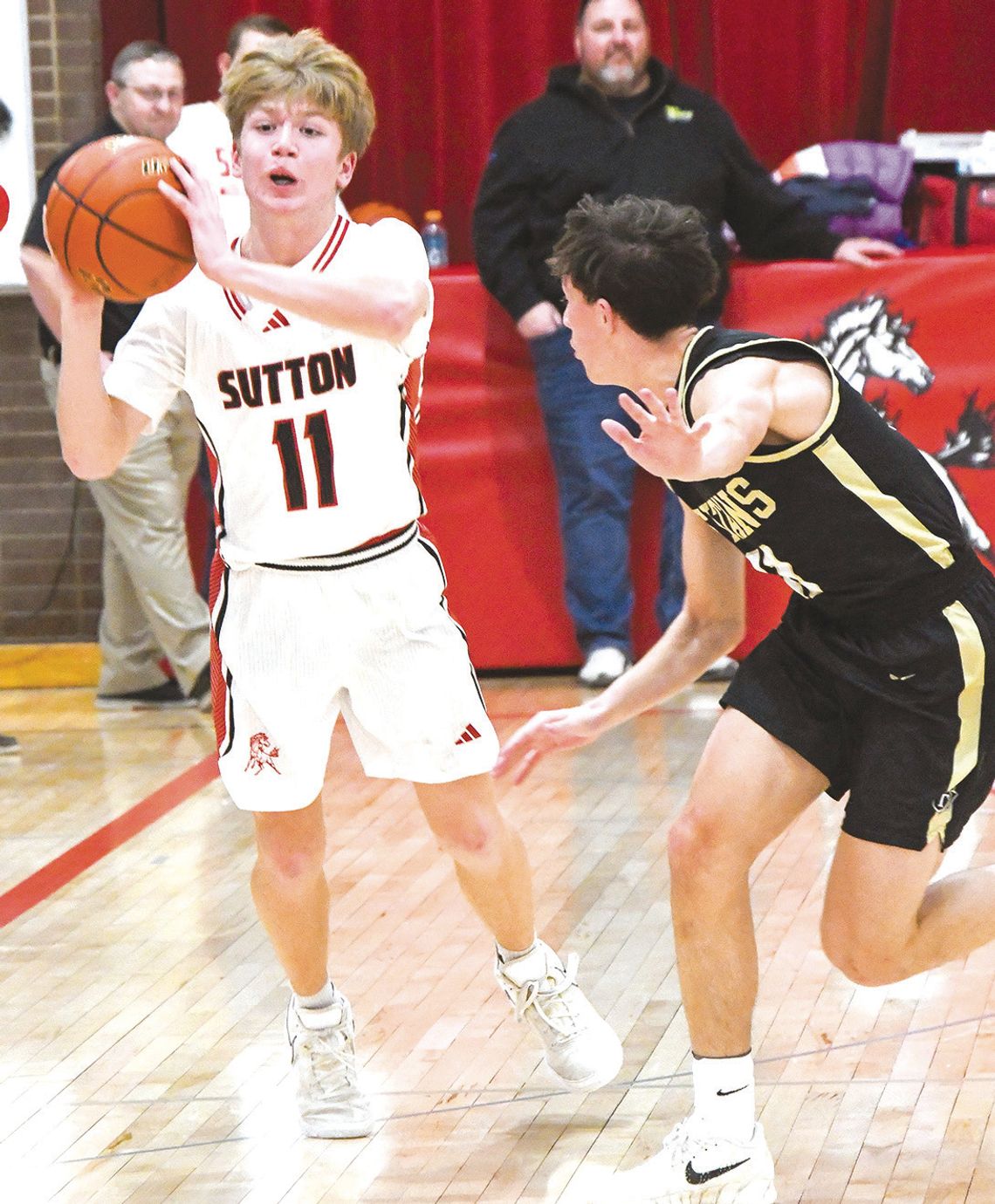 Mustangs power past Titans 49-35 Mustangs power past Titans 49-35