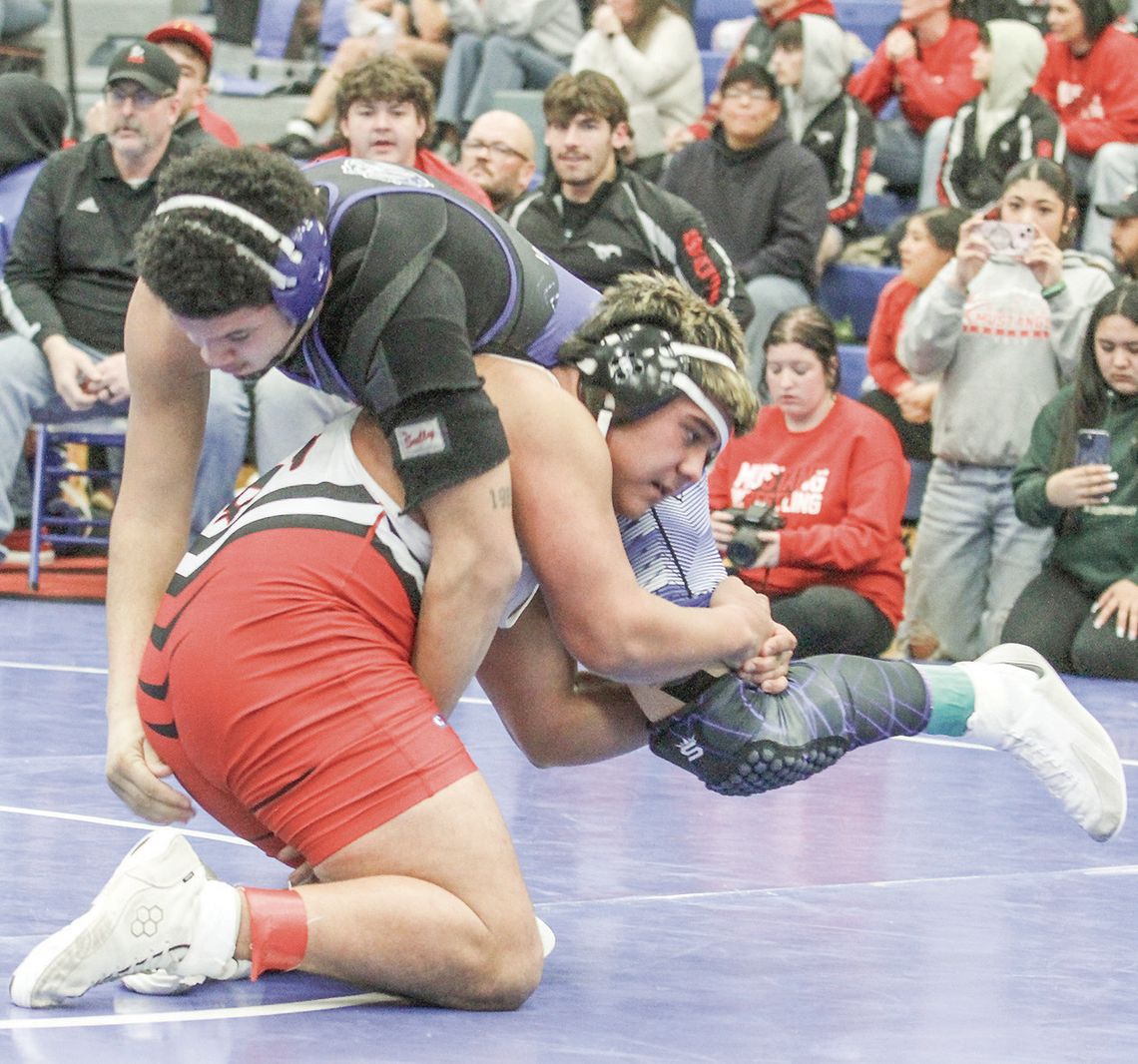 Poppe, Hinrichs and Bergen claim titles at Shelton Invite Saturday, Jan. 17