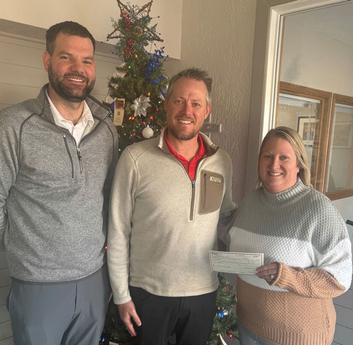 Waypoint Bank directors donate $1,000 to Clay County nonprofits